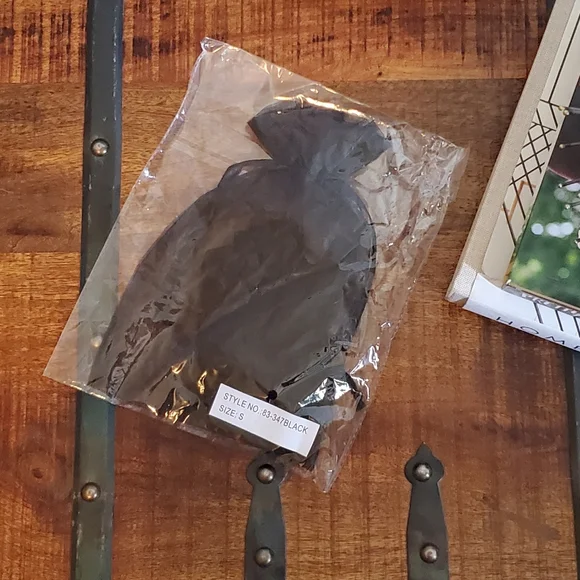 🖤 Triangle Tie G-String Panty 🖤 - Picture 5 of 11